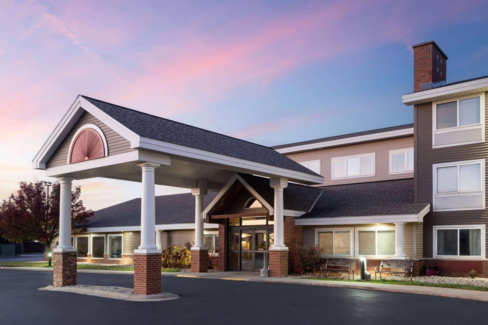 Americinn By Wyndham Beaver Dam Экстерьер фото